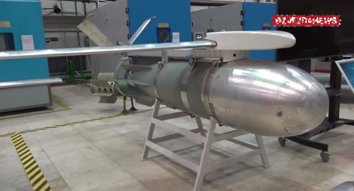 Bomba rusa FAB-1500-M54 con kit UMPK