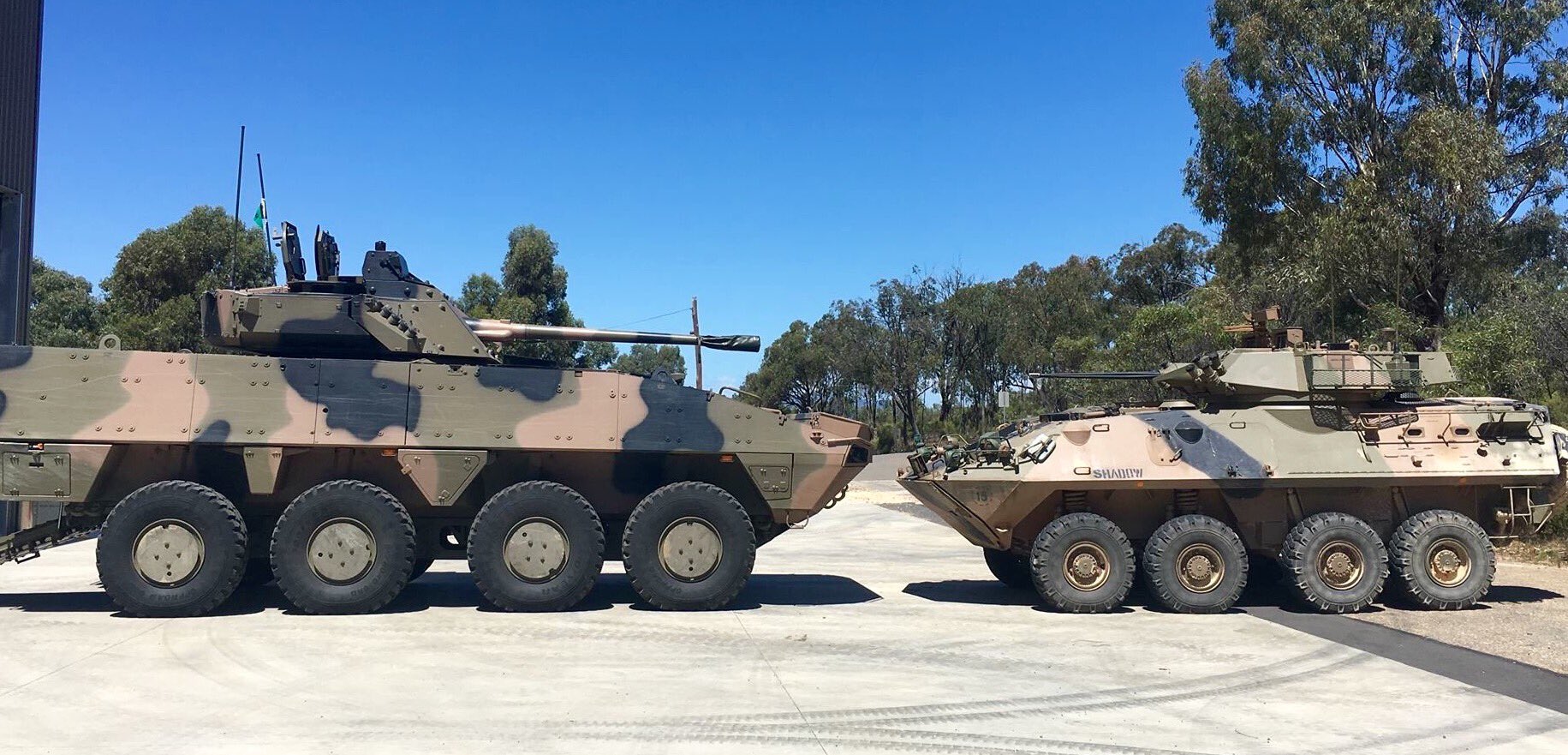 Patria AMV comparado con un LAV-25